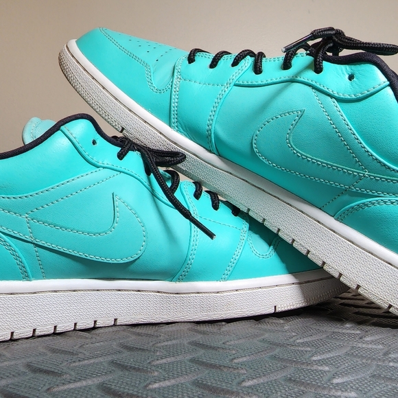 Jordan 1 Retro Low Hyper Turquoise Authentic Collectible - Picture 2 of 10